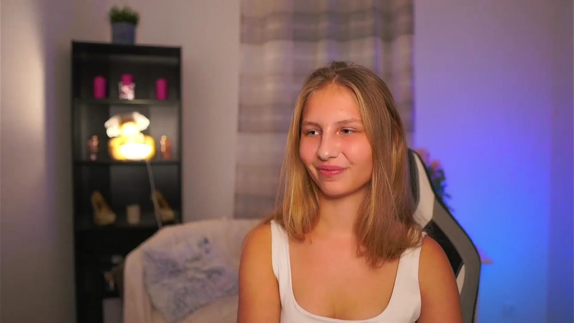 Gallery image thumbnail from Emmie_murray's myfreecams stream on, 11/07/2025, 18:22 image 5 of 20