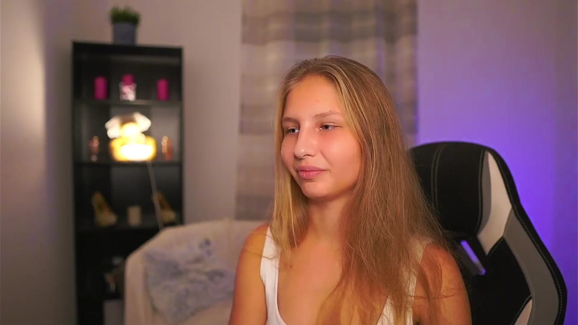 Gallery image thumbnail from Emmie_murray's myfreecams stream on, 11/07/2025, 18:22 image 10 of 20