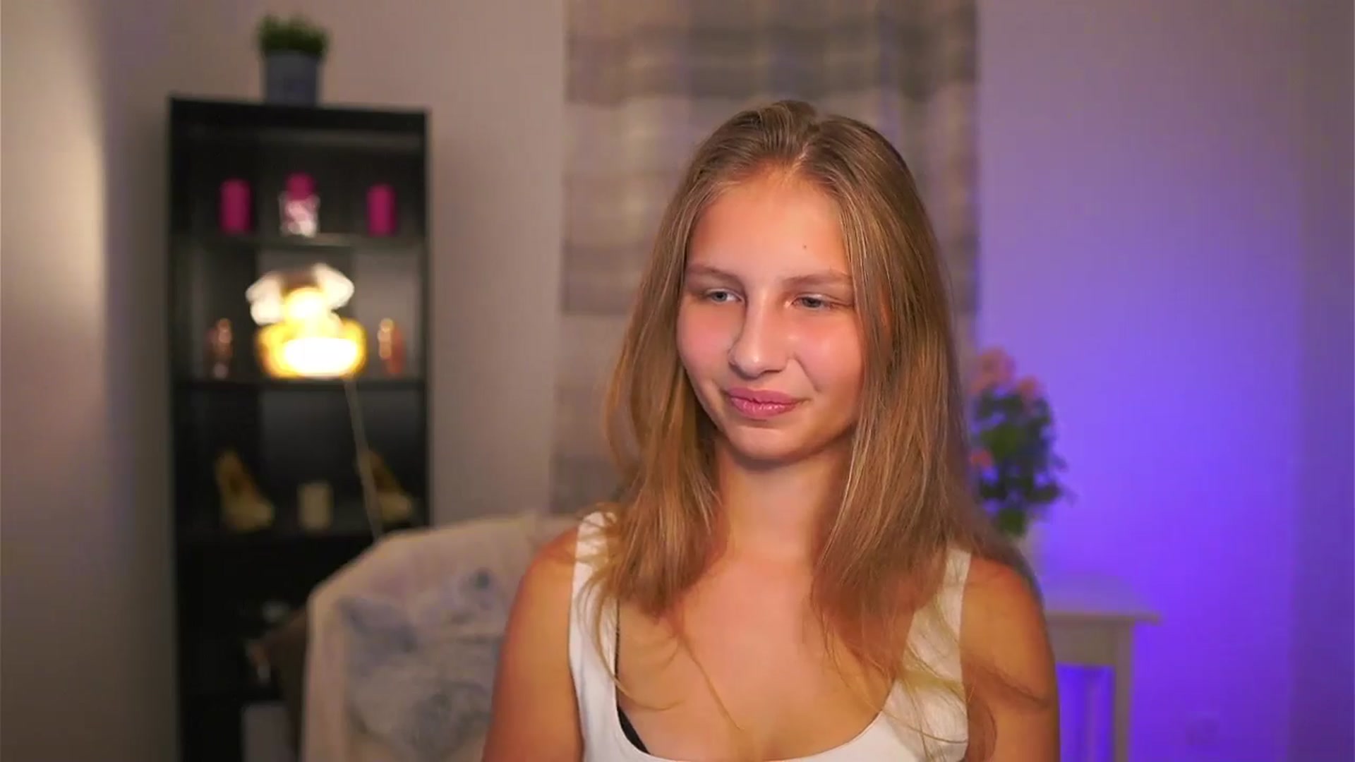 Gallery image thumbnail from Emmie_murray's myfreecams stream on, 11/07/2025, 18:58 image 8 of 20