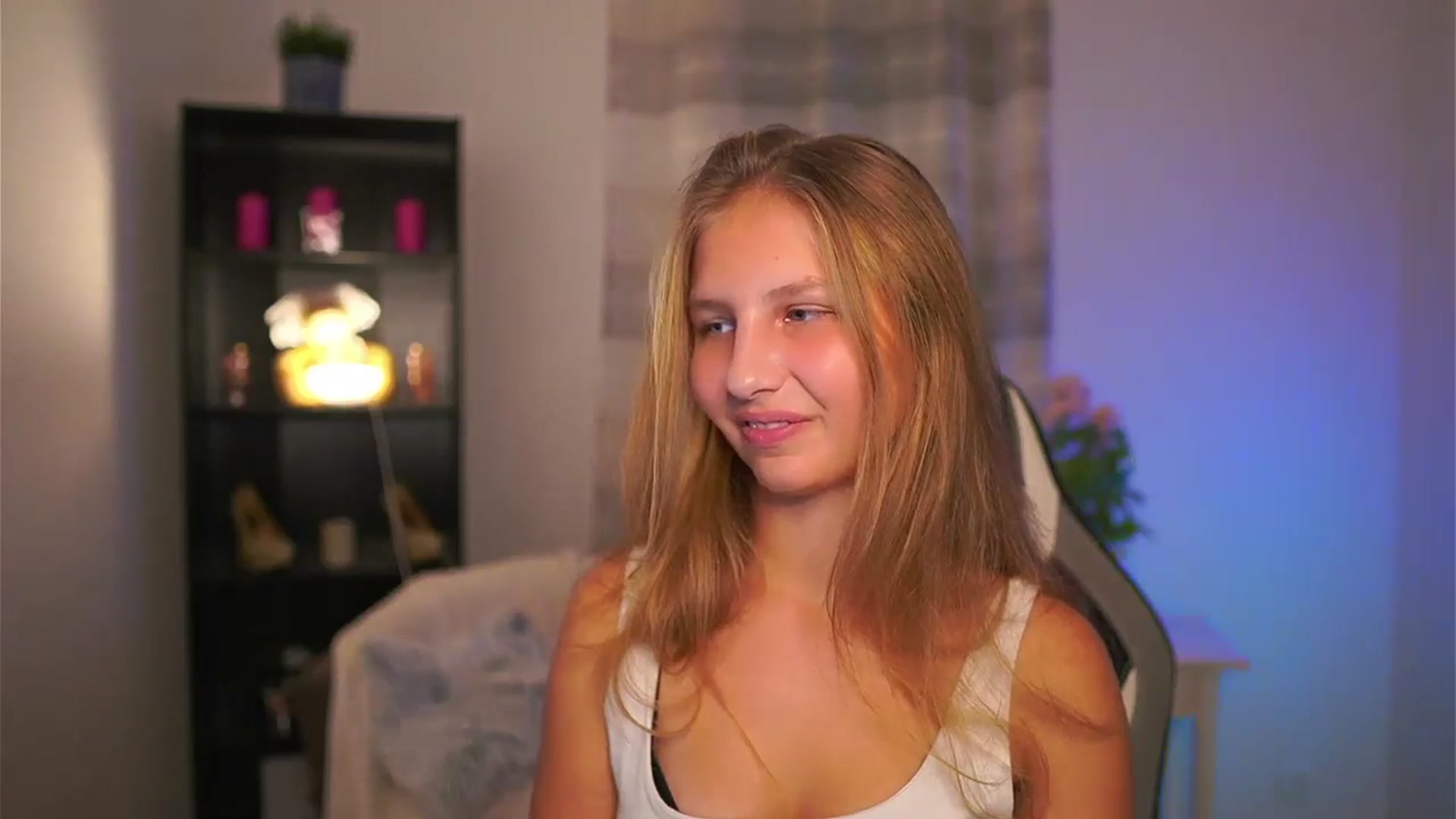 Gallery image thumbnail from Emmie_murray's myfreecams stream on, 11/07/2025, 18:58 image 7 of 20