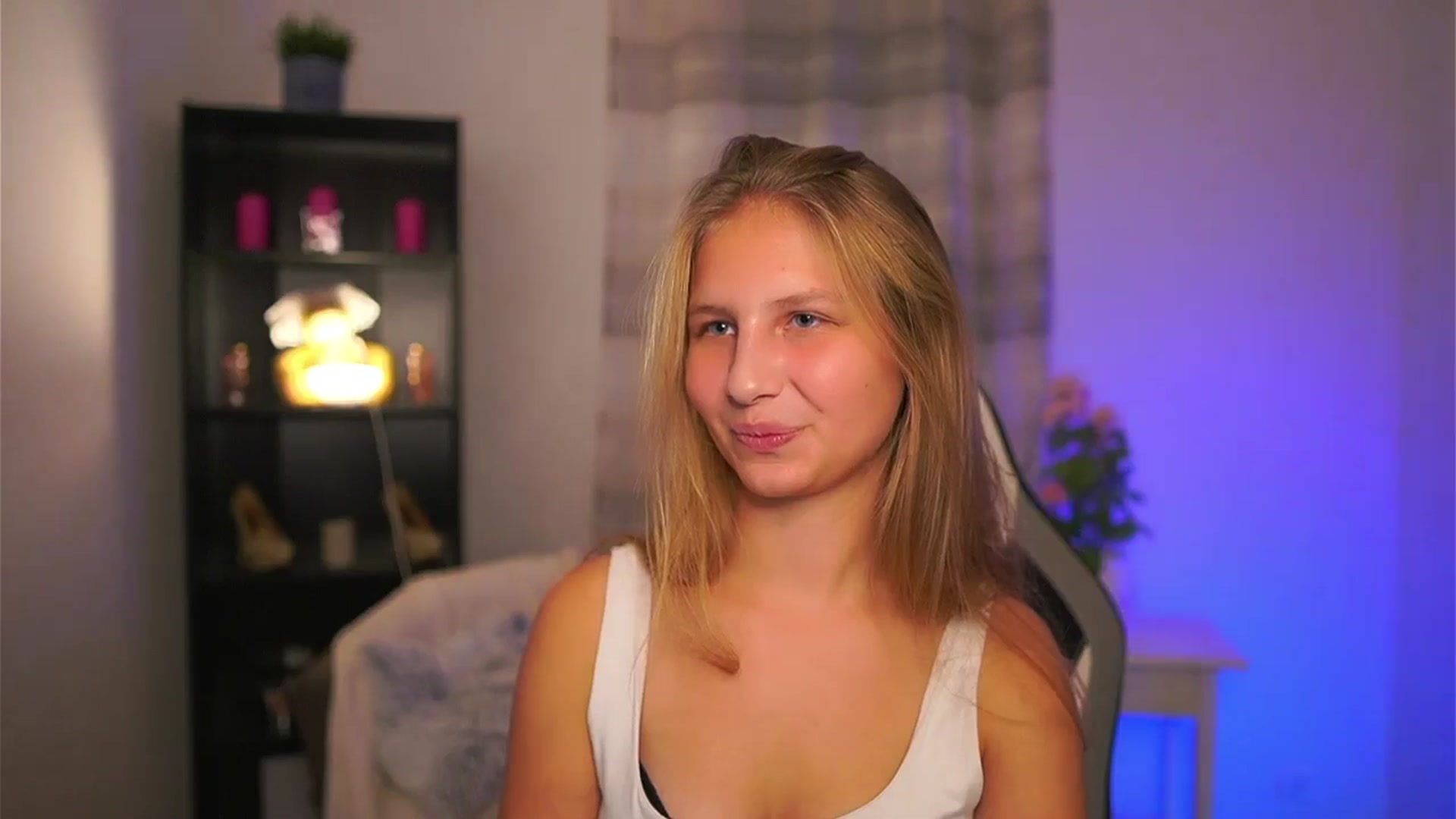 Gallery image thumbnail from Emmie_murray's myfreecams stream on, 11/07/2025, 18:58 image 2 of 20