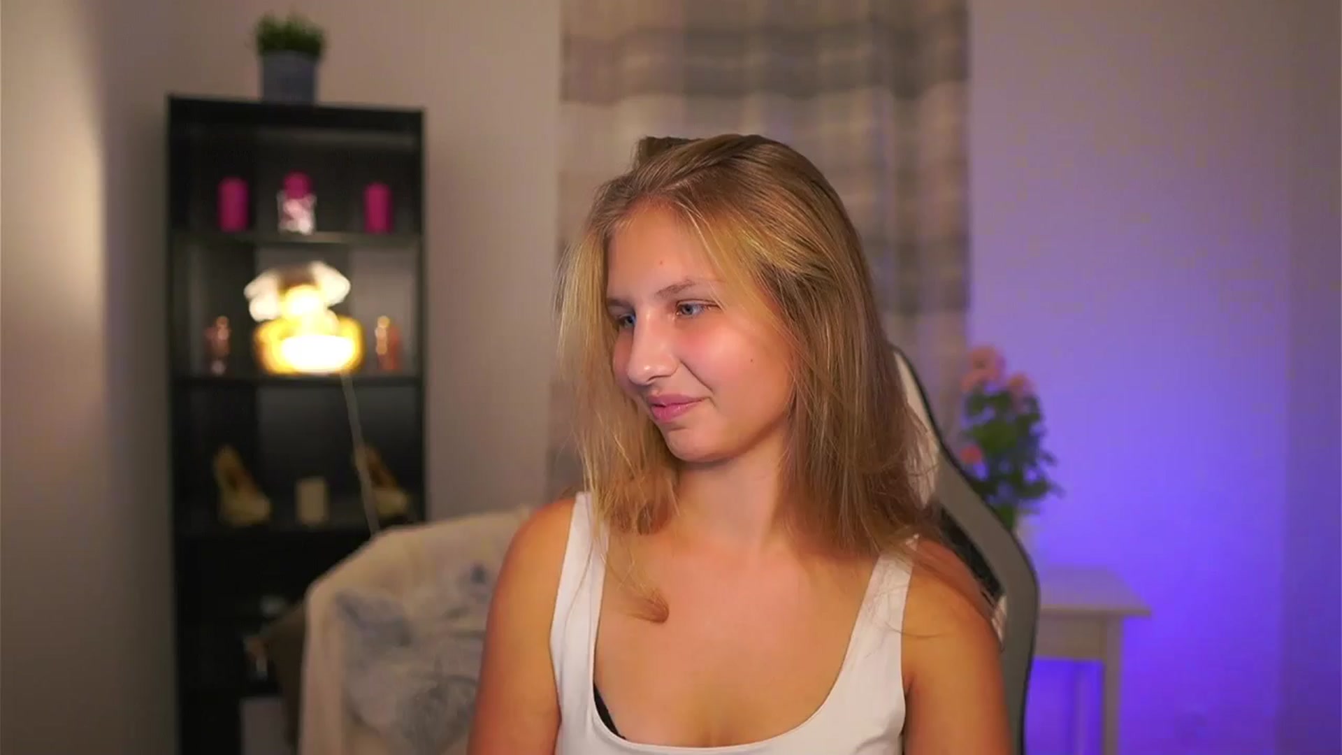 Gallery image thumbnail from Emmie_murray's myfreecams stream on, 11/07/2025, 18:58 image 1 of 20
