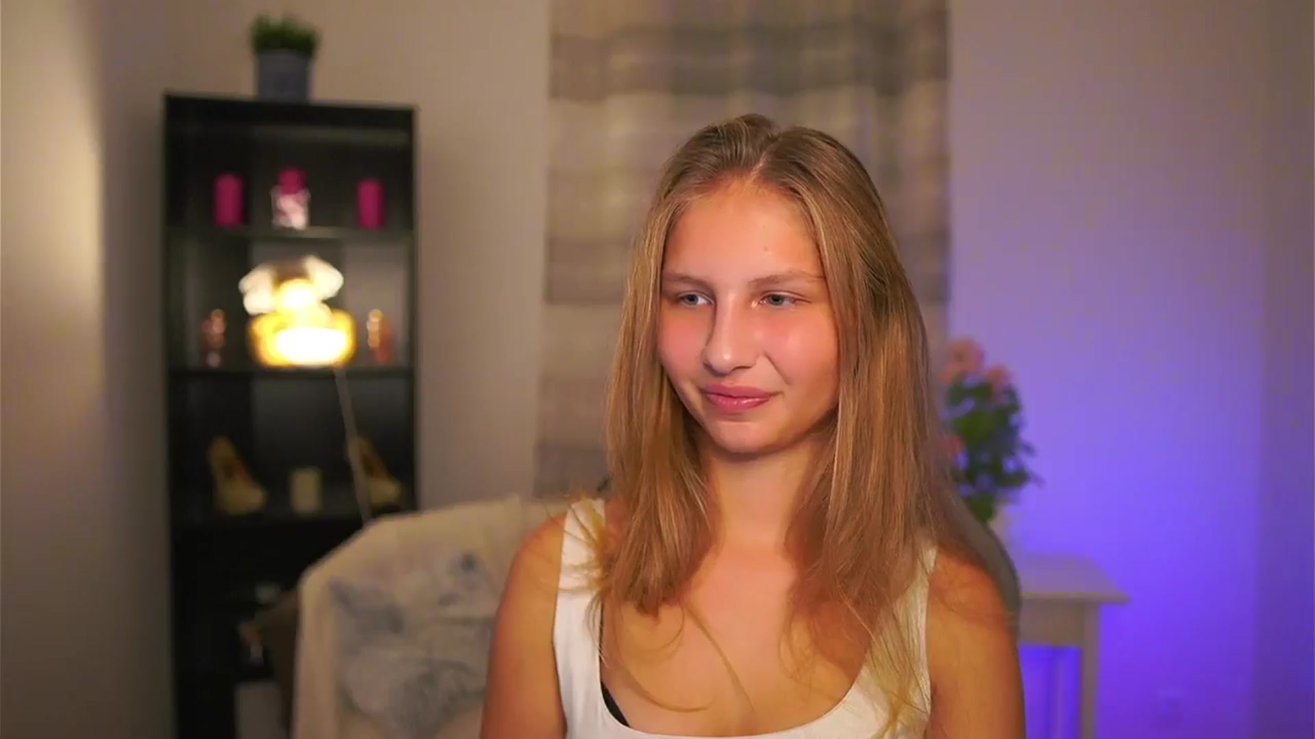 Gallery image thumbnail from Emmie_murray's myfreecams stream on, 11/07/2025, 18:58 image 10 of 20