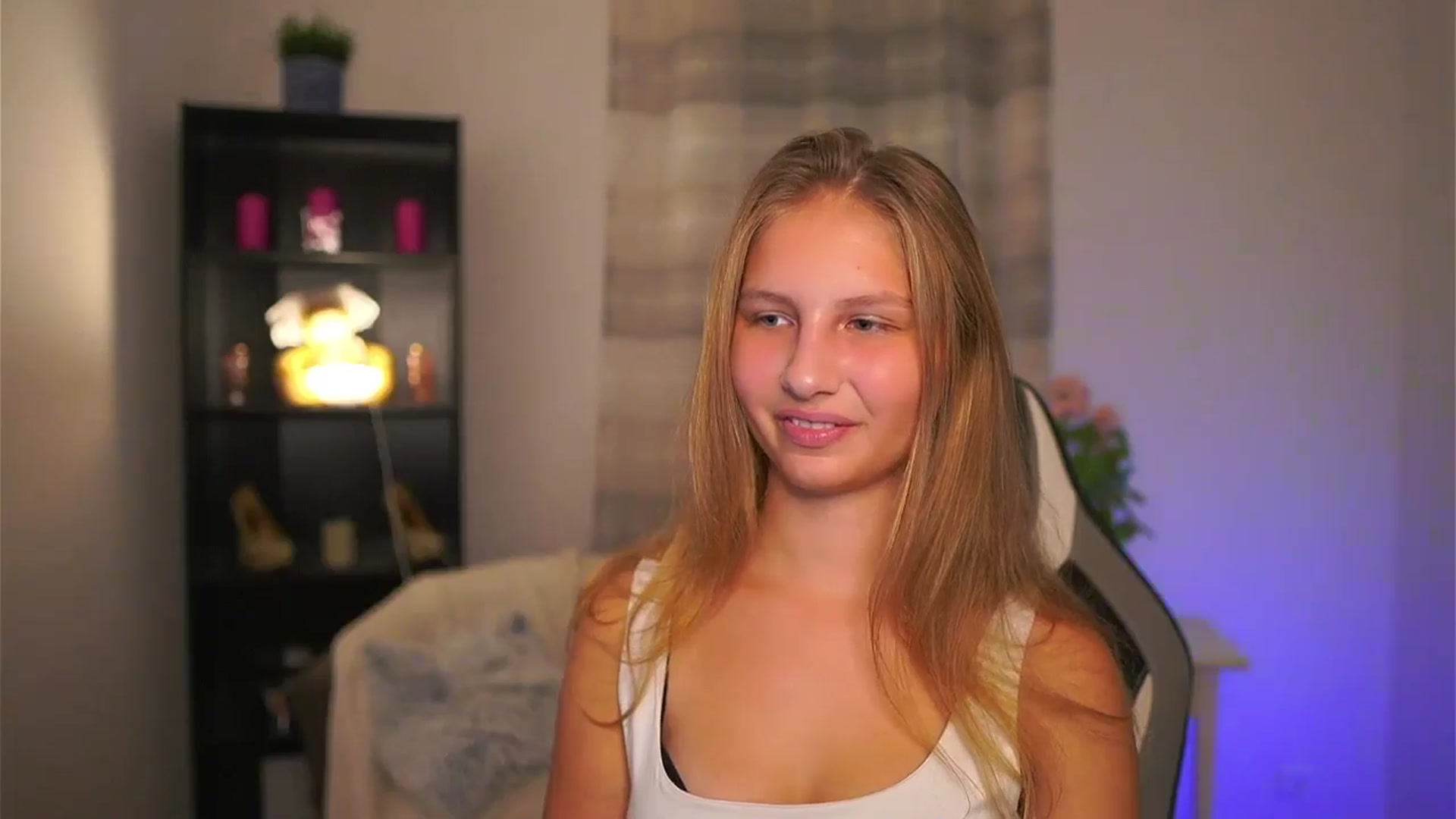 Gallery image thumbnail from Emmie_murray's myfreecams stream on, 11/07/2025, 18:58 image 12 of 20