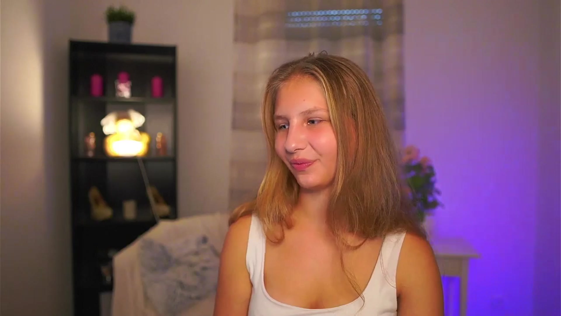 Gallery image thumbnail from Emmie_murray's myfreecams stream on, 11/08/2025, 15:05 image 8 of 20