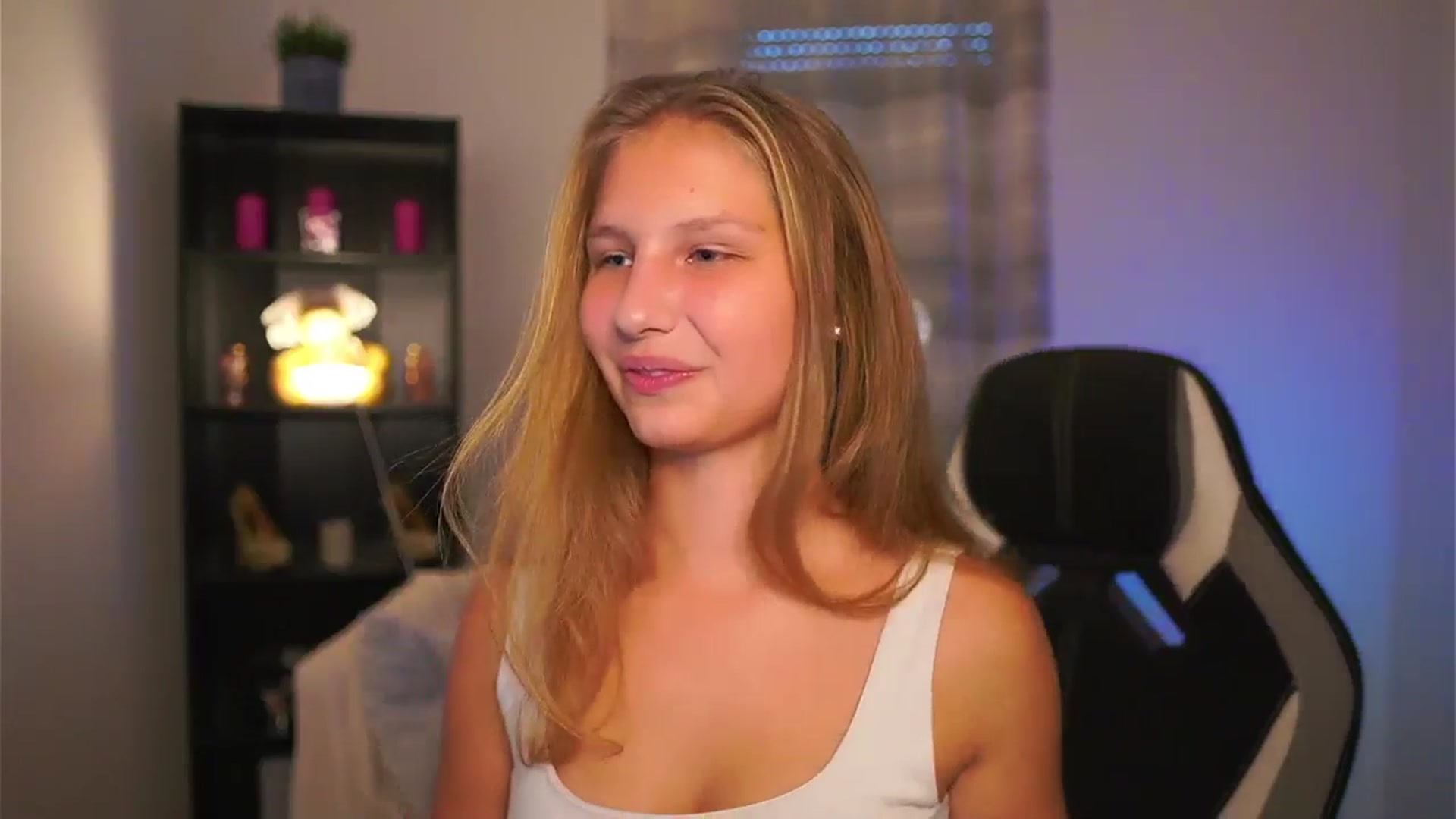 Gallery image thumbnail from Emmie_murray's myfreecams stream on, 11/08/2025, 15:05 image 2 of 20