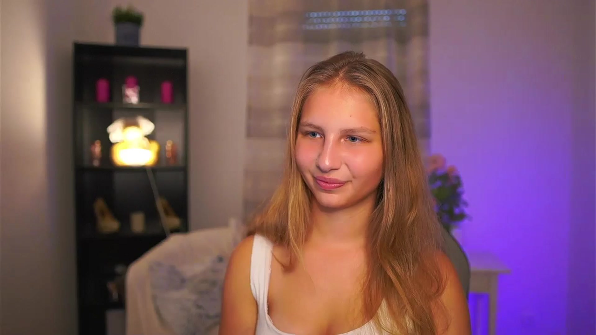 Gallery image thumbnail from Emmie_murray's myfreecams stream on, 11/08/2025, 15:05 image 15 of 20
