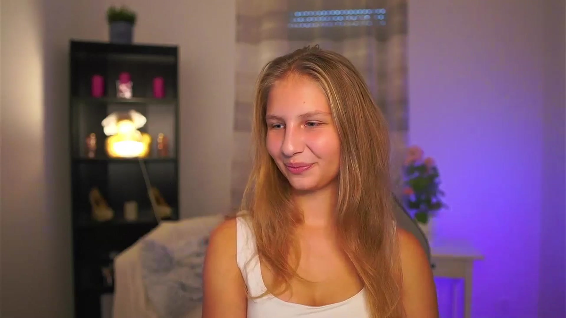Gallery image thumbnail from Emmie_murray's myfreecams stream on, 11/08/2025, 15:05 image 3 of 20
