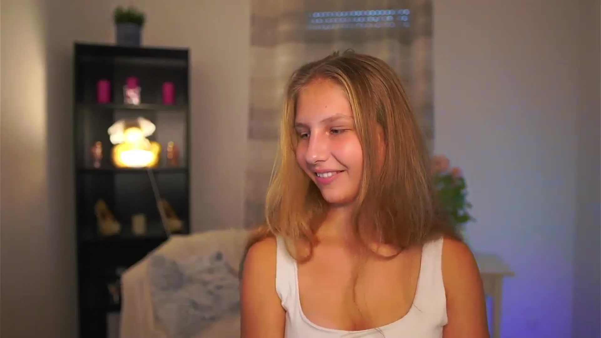 Gallery image thumbnail from Emmie_murray's myfreecams stream on, 11/08/2025, 15:05 image 7 of 20