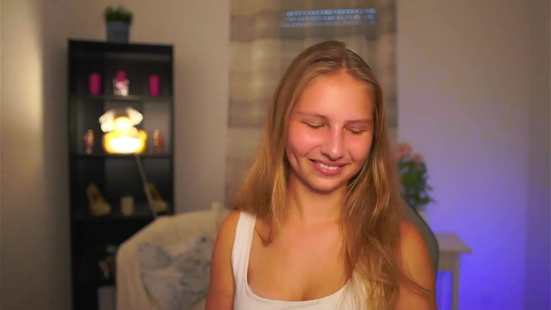 Gallery image thumbnail from Emmie_murray's myfreecams stream on, 11/08/2025, 15:05 image 12 of 20