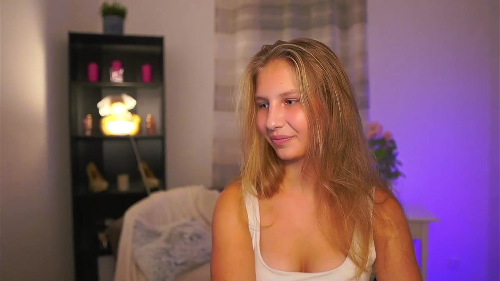 Gallery image thumbnail from Emmie_murray's myfreecams stream on, 11/08/2025, 16:35 image 5 of 20