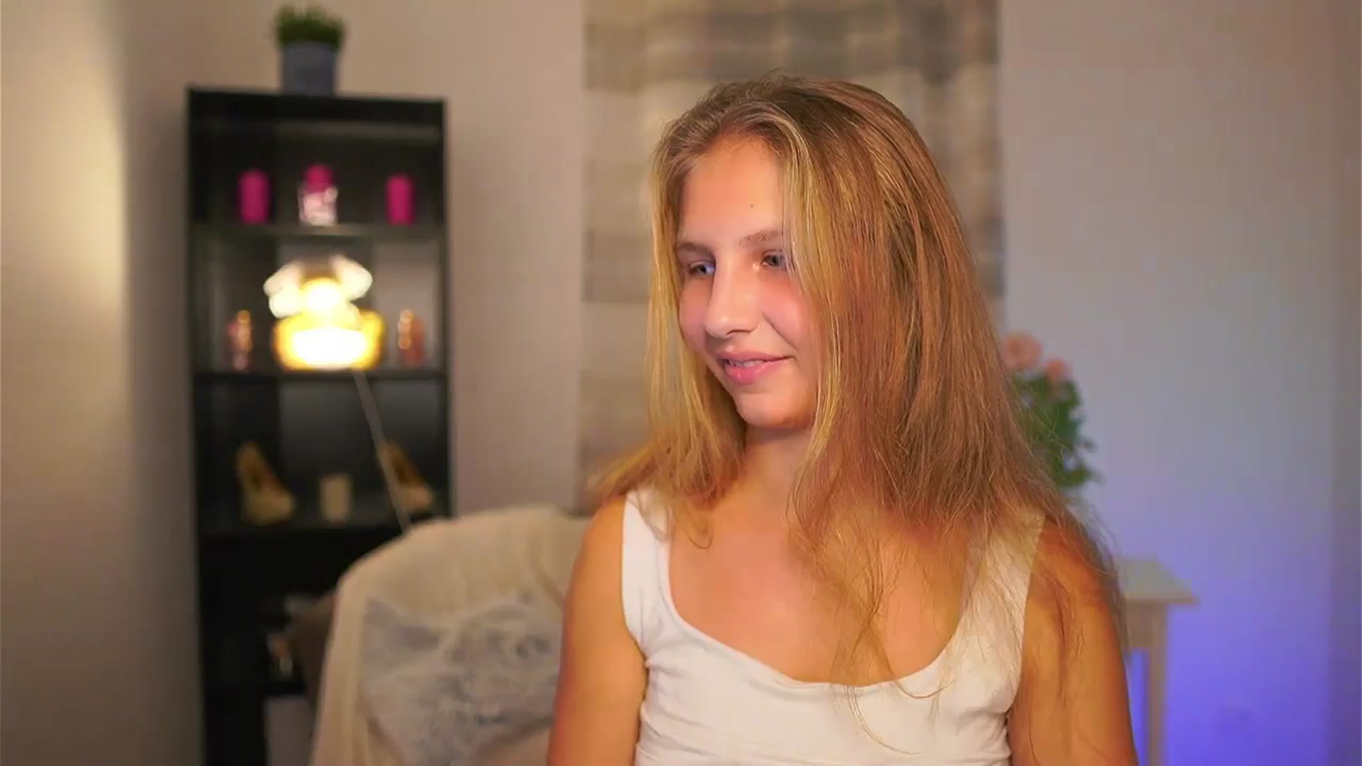 Gallery image thumbnail from Emmie_murray's myfreecams stream on, 11/08/2025, 16:35 image 16 of 20