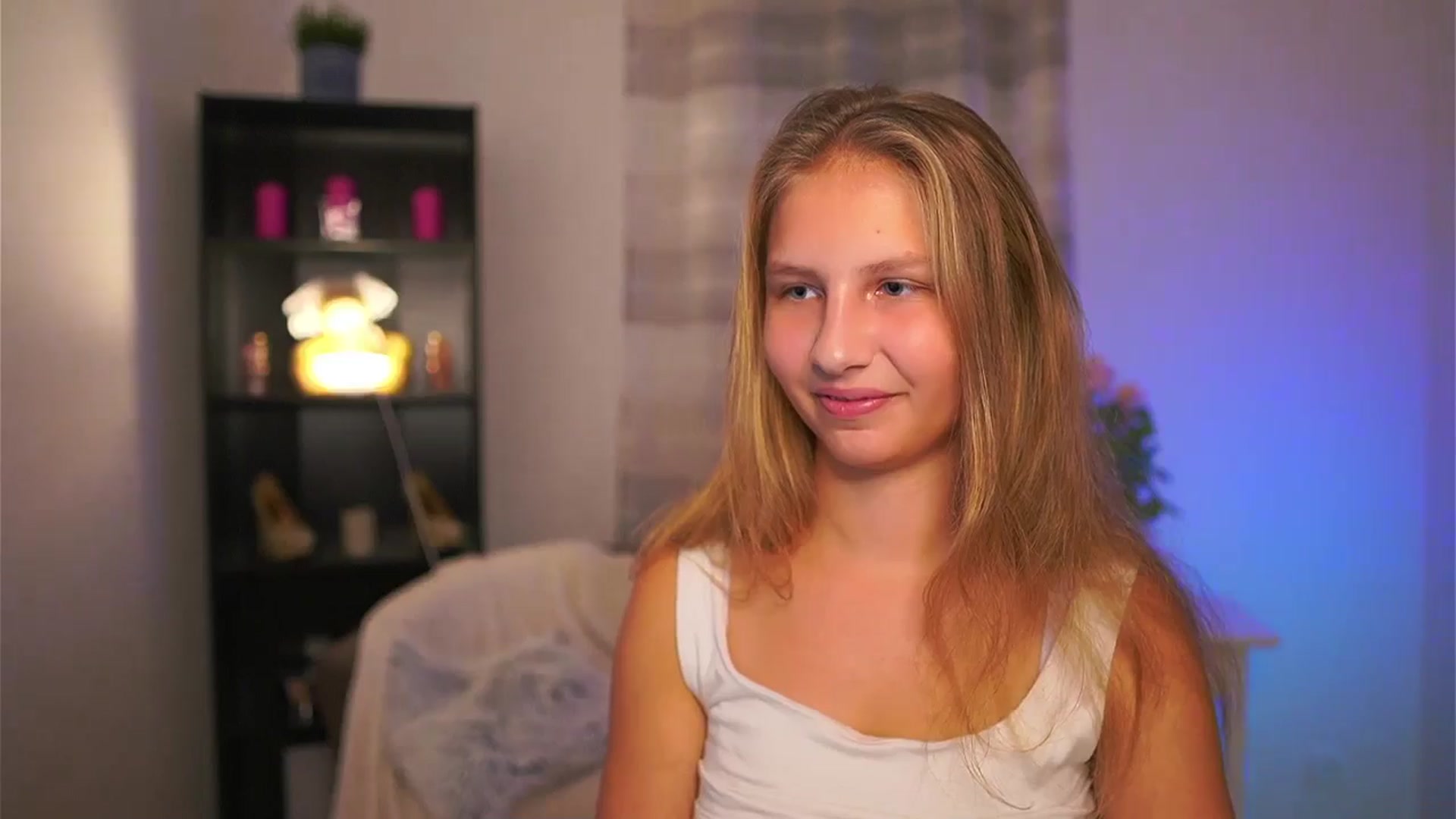 Gallery image thumbnail from Emmie_murray's myfreecams stream on, 11/08/2025, 16:35 image 17 of 20