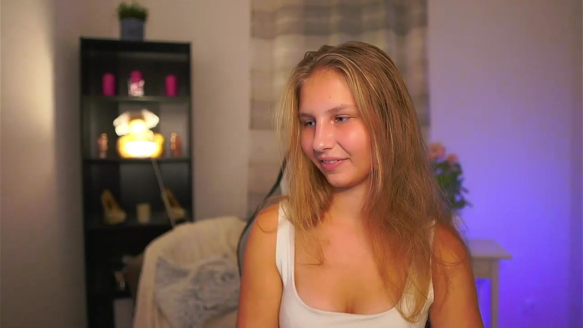 Gallery image thumbnail from Emmie_murray's myfreecams stream on, 11/08/2025, 16:35 image 6 of 20