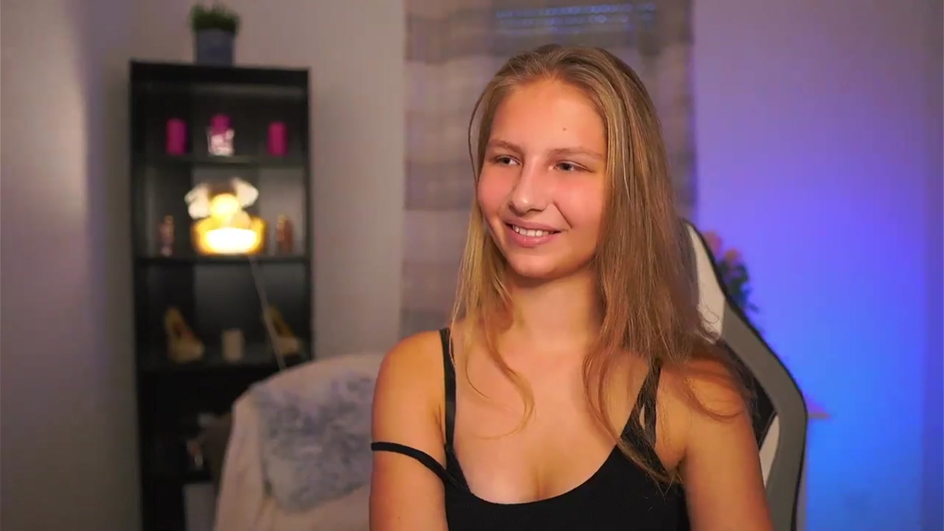 Gallery image thumbnail from Emmie_murray's myfreecams stream on, 11/09/2025, 16:53 image 7 of 20