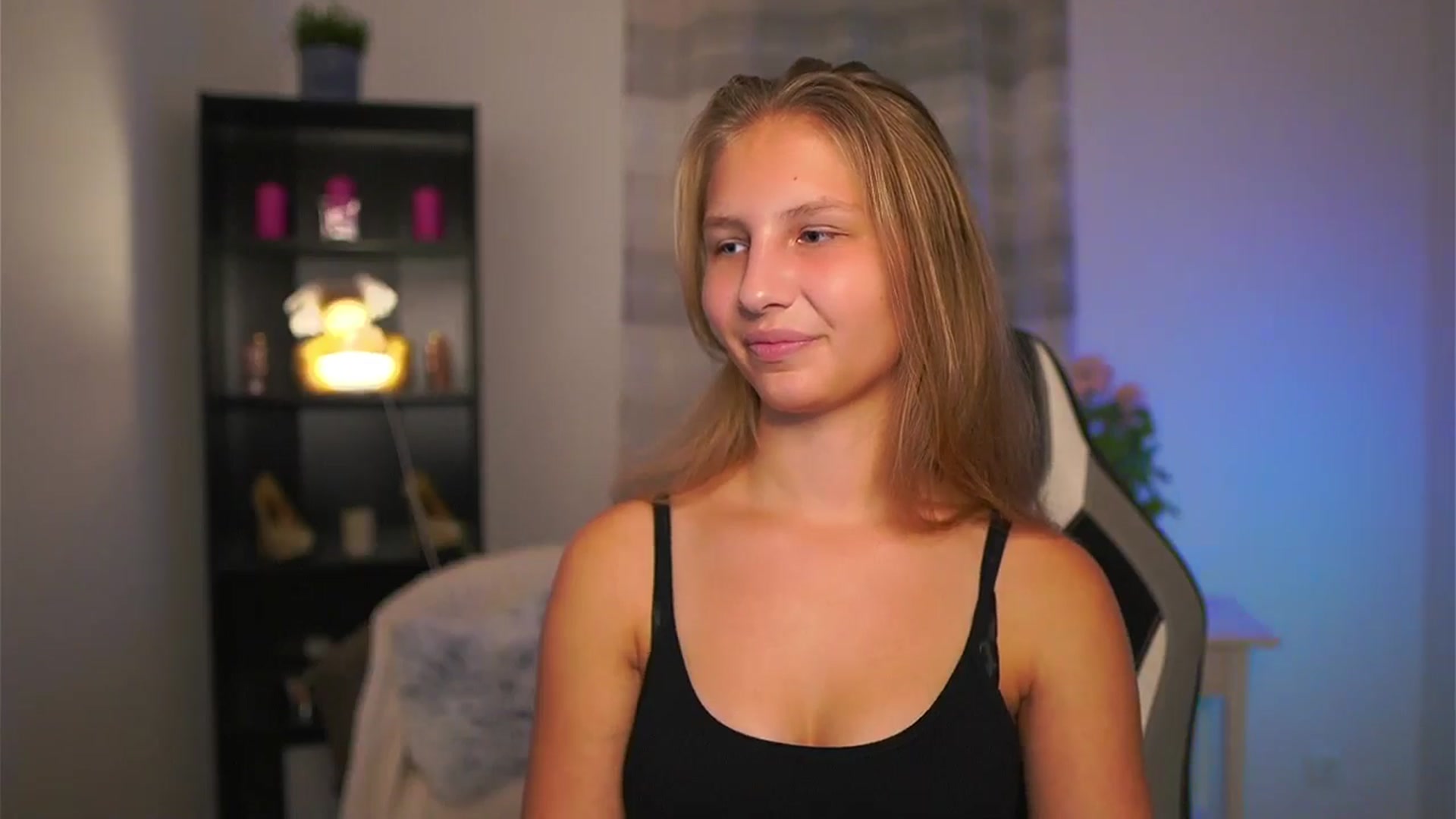 Gallery image thumbnail from Emmie_murray's myfreecams stream on, 11/09/2025, 17:46 image 4 of 20
