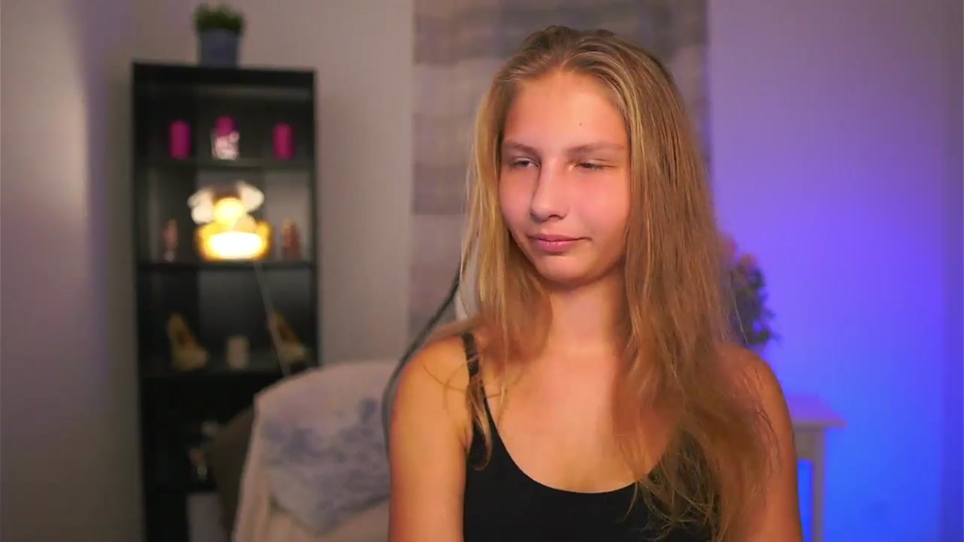 Gallery image thumbnail from Emmie_murray's myfreecams stream on, 11/09/2025, 18:51 image 10 of 20