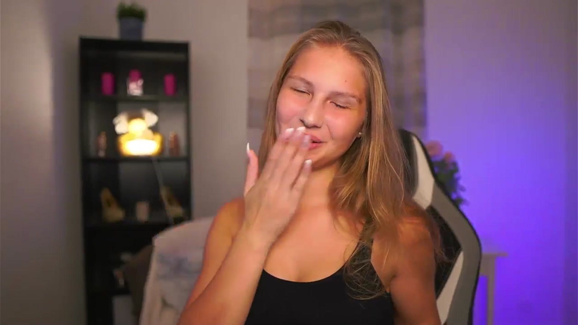 Gallery image thumbnail from Emmie_murray's myfreecams stream on, 11/09/2025, 18:51 image 4 of 20