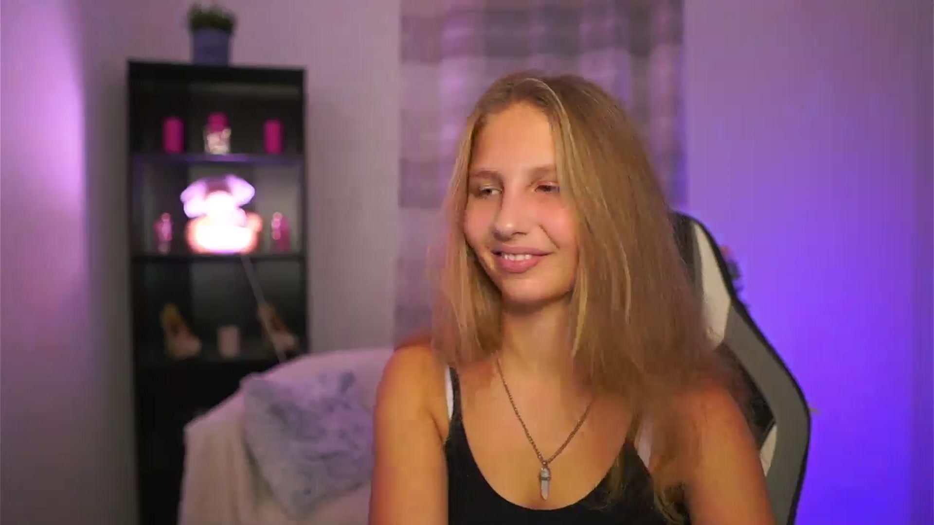 Gallery image thumbnail from Emmie_murray's myfreecams stream on, 11/12/2025, 16:23 image 11 of 20