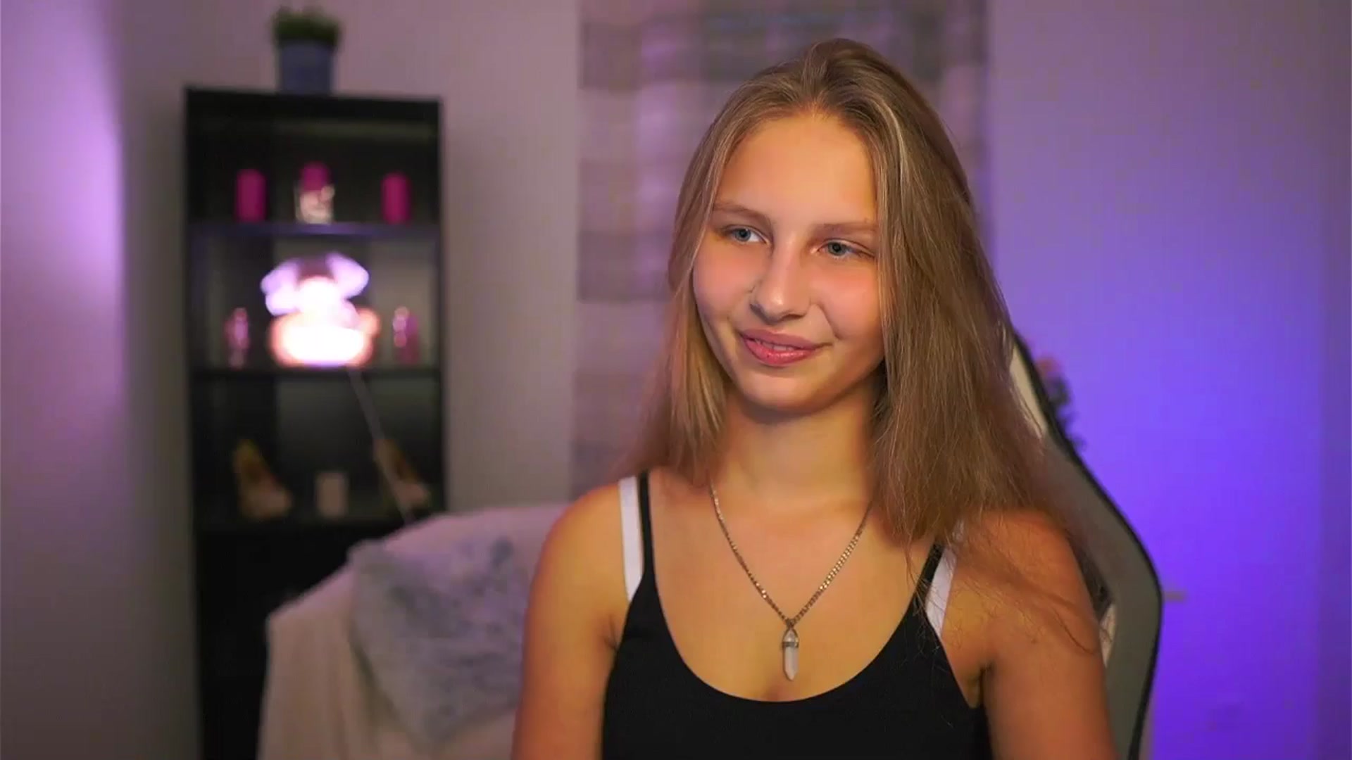 Gallery image thumbnail from Emmie_murray's myfreecams stream on, 11/12/2025, 16:23 image 2 of 20