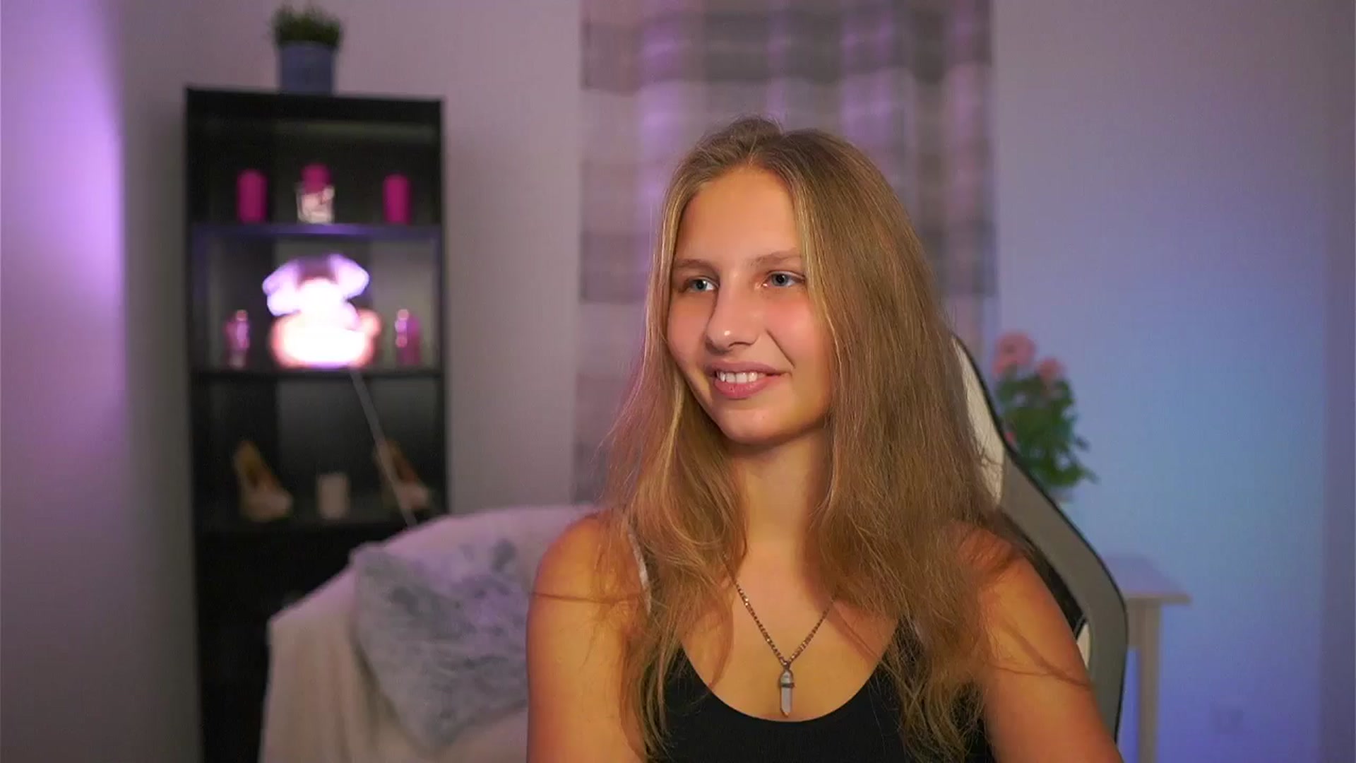 Gallery image thumbnail from Emmie_murray's myfreecams stream on, 11/12/2025, 16:23 image 13 of 20