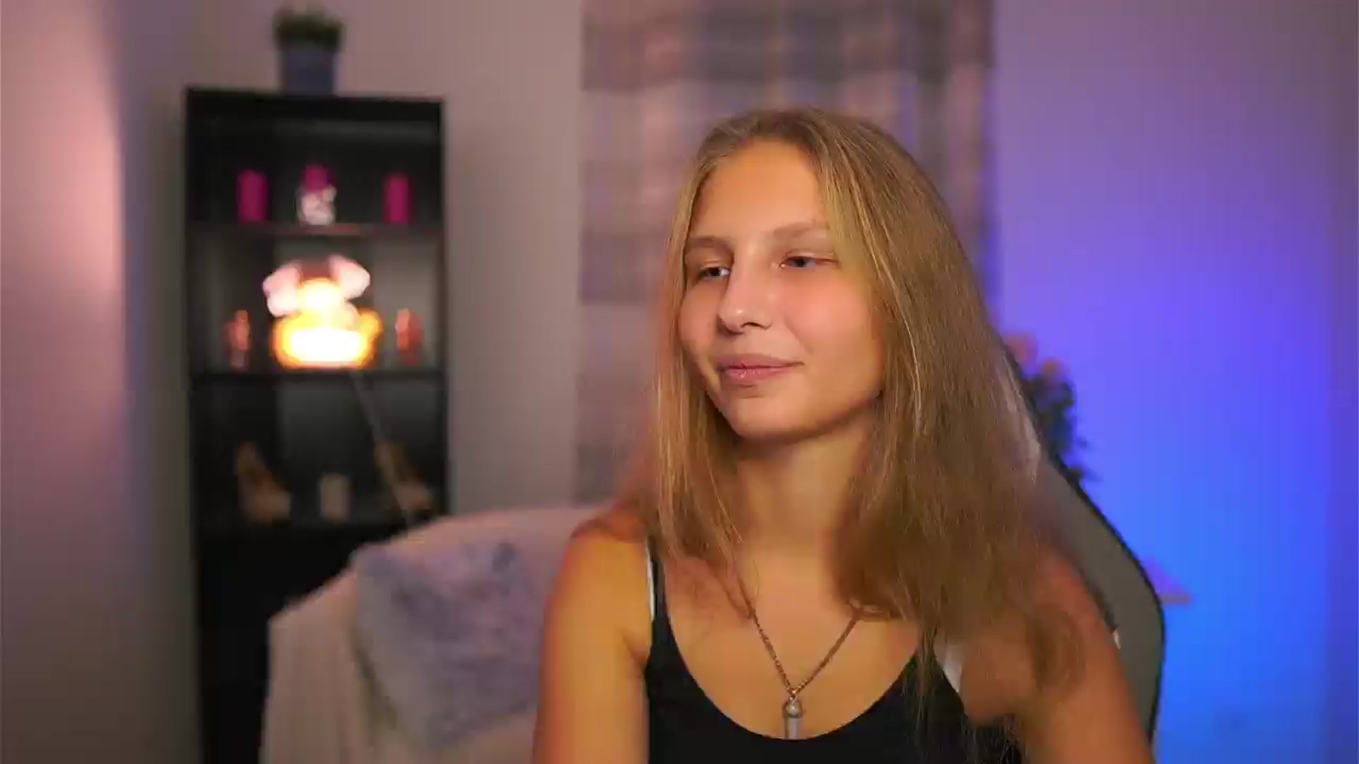 Gallery image thumbnail from Emmie_murray's myfreecams stream on, 11/12/2025, 16:23 image 16 of 20