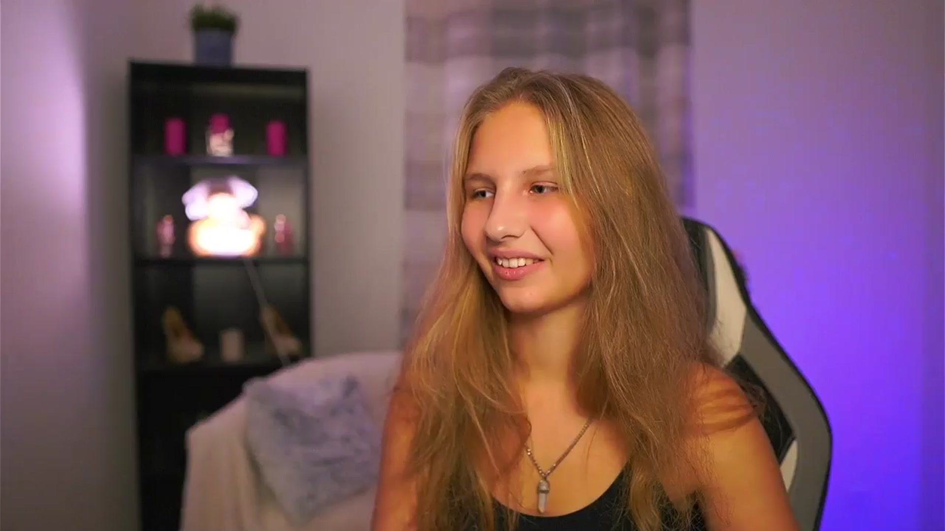 Gallery image thumbnail from Emmie_murray's myfreecams stream on, 11/12/2025, 16:23 image 15 of 20