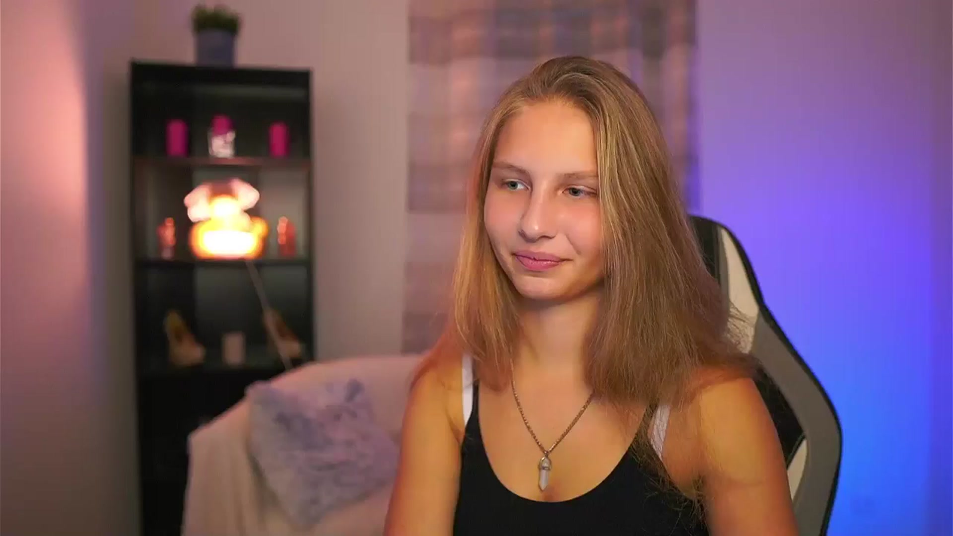 Gallery image thumbnail from Emmie_murray's myfreecams stream on, 11/12/2025, 16:23 image 5 of 20