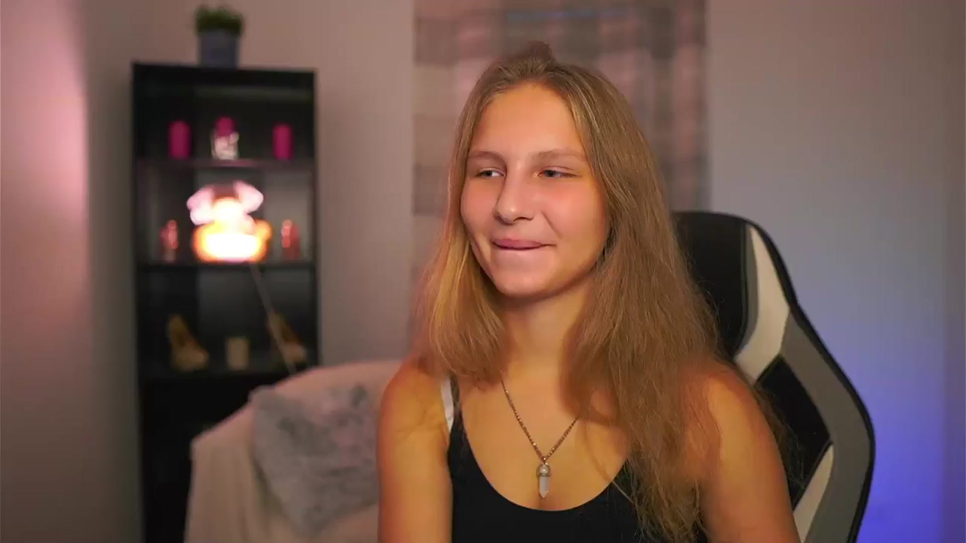 Gallery image thumbnail from Emmie_murray's myfreecams stream on, 11/12/2025, 16:23 image 3 of 20