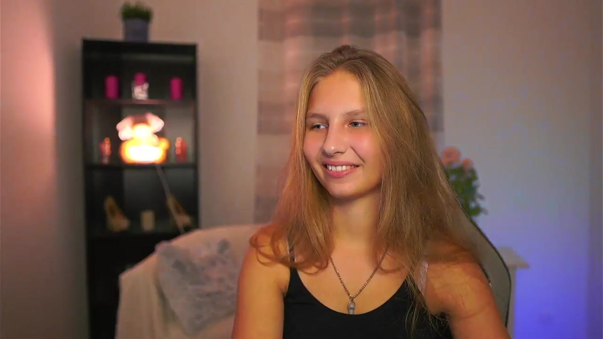 Gallery image thumbnail from Emmie_murray's myfreecams stream on, 11/12/2025, 16:23 image 17 of 20