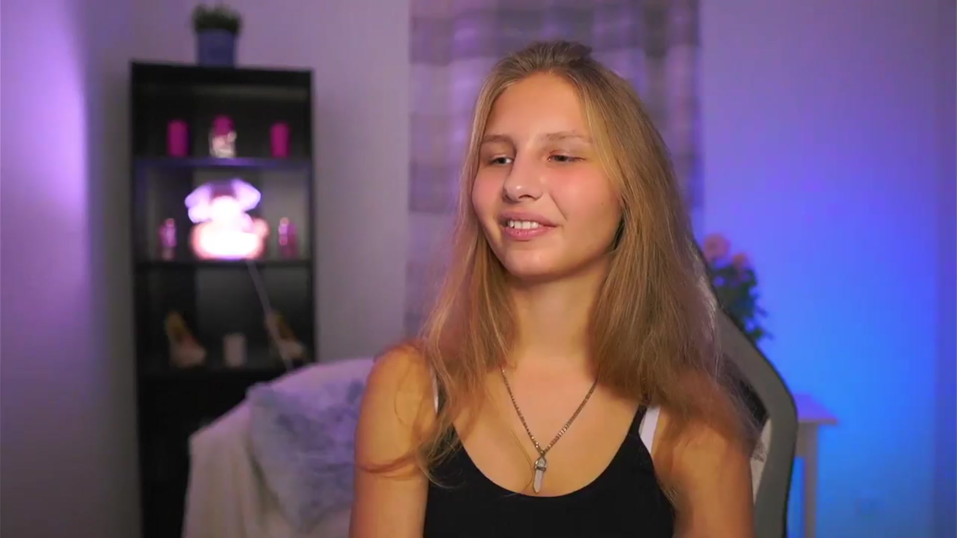 Gallery image thumbnail from Emmie_murray's myfreecams stream on, 11/12/2025, 16:23 image 10 of 20