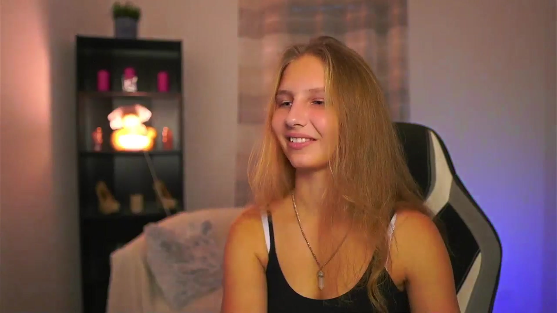 Gallery image thumbnail from Emmie_murray's myfreecams stream on, 11/12/2025, 16:23 image 4 of 20