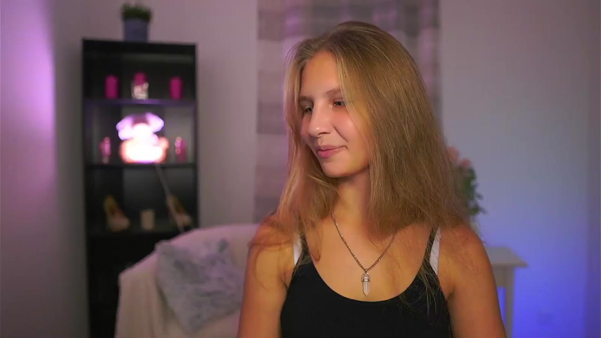 Gallery image thumbnail from Emmie_murray's myfreecams stream on, 11/12/2025, 16:23 image 9 of 20