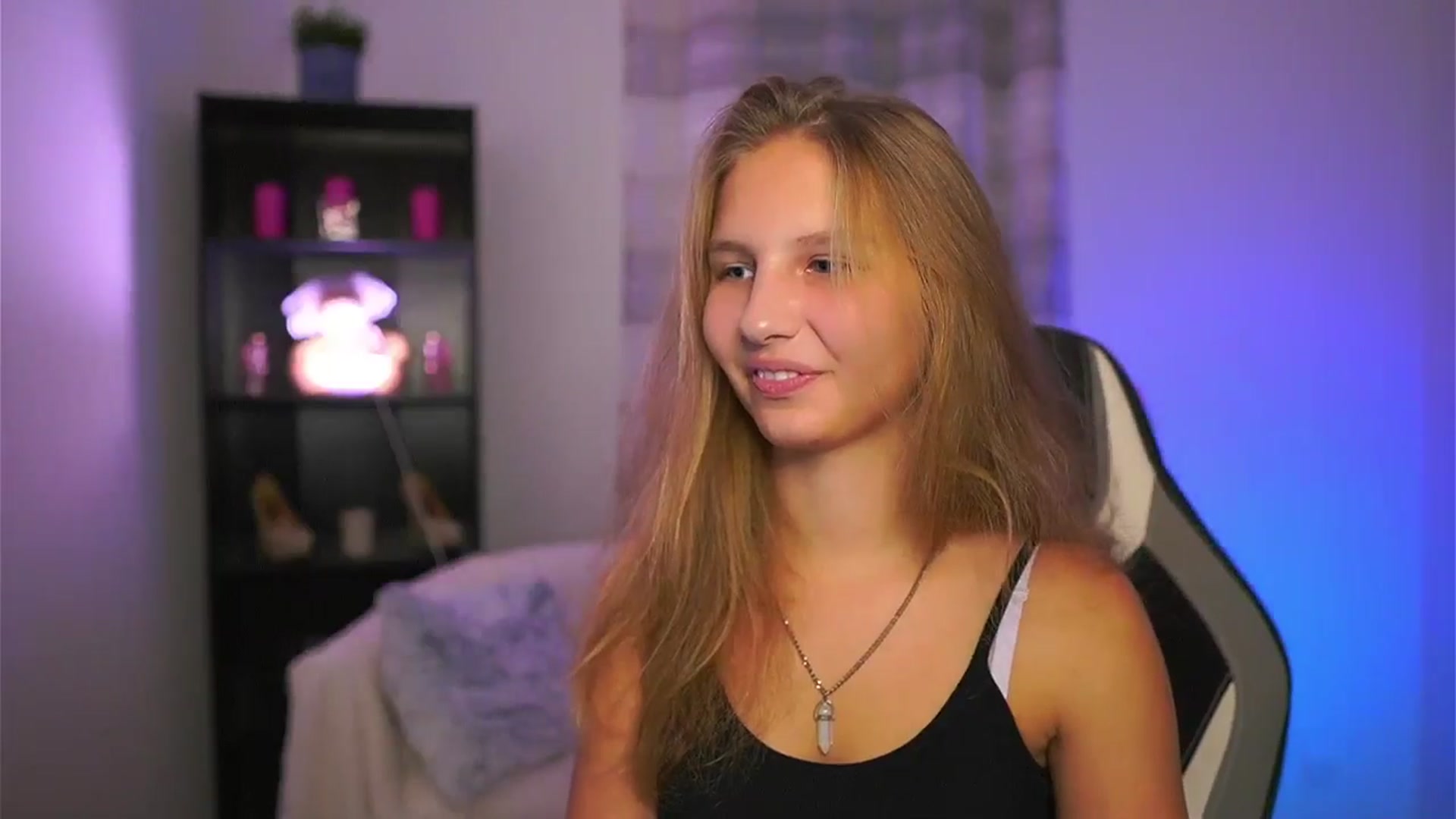 Gallery image thumbnail from Emmie_murray's myfreecams stream on, 11/12/2025, 16:23 image 8 of 20