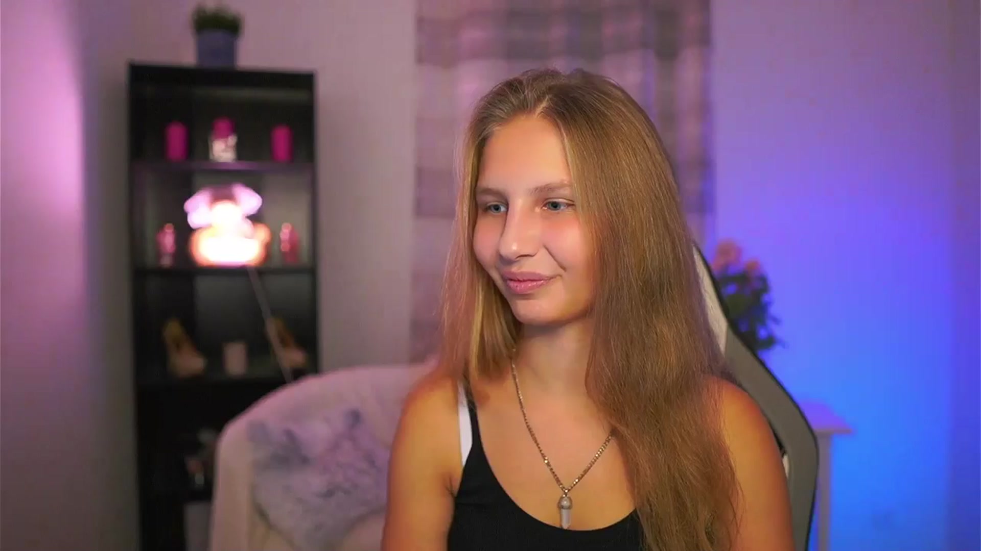Gallery image thumbnail from Emmie_murray's myfreecams stream on, 11/12/2025, 17:42 image 7 of 20