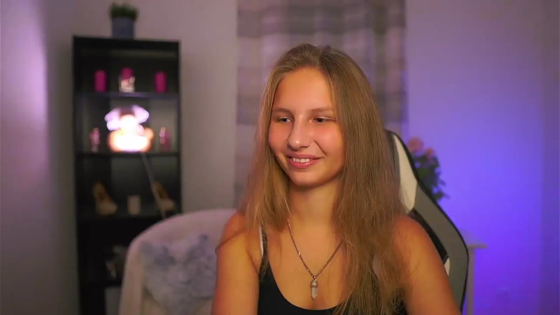 Gallery image thumbnail from Emmie_murray's myfreecams stream on, 11/12/2025, 18:45 image 16 of 20