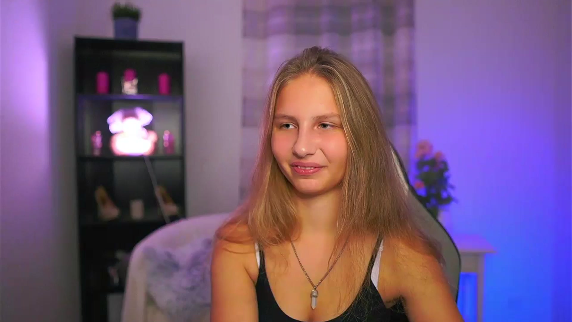 Gallery image thumbnail from Emmie_murray's myfreecams stream on, 11/12/2025, 18:45 image 12 of 20