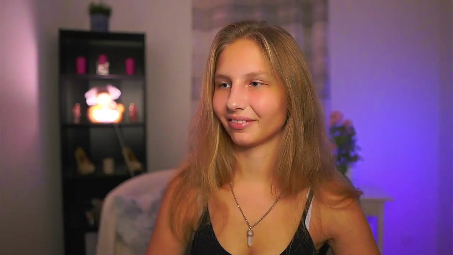 Gallery image thumbnail from Emmie_murray's myfreecams stream on, 11/12/2025, 18:45 image 5 of 20