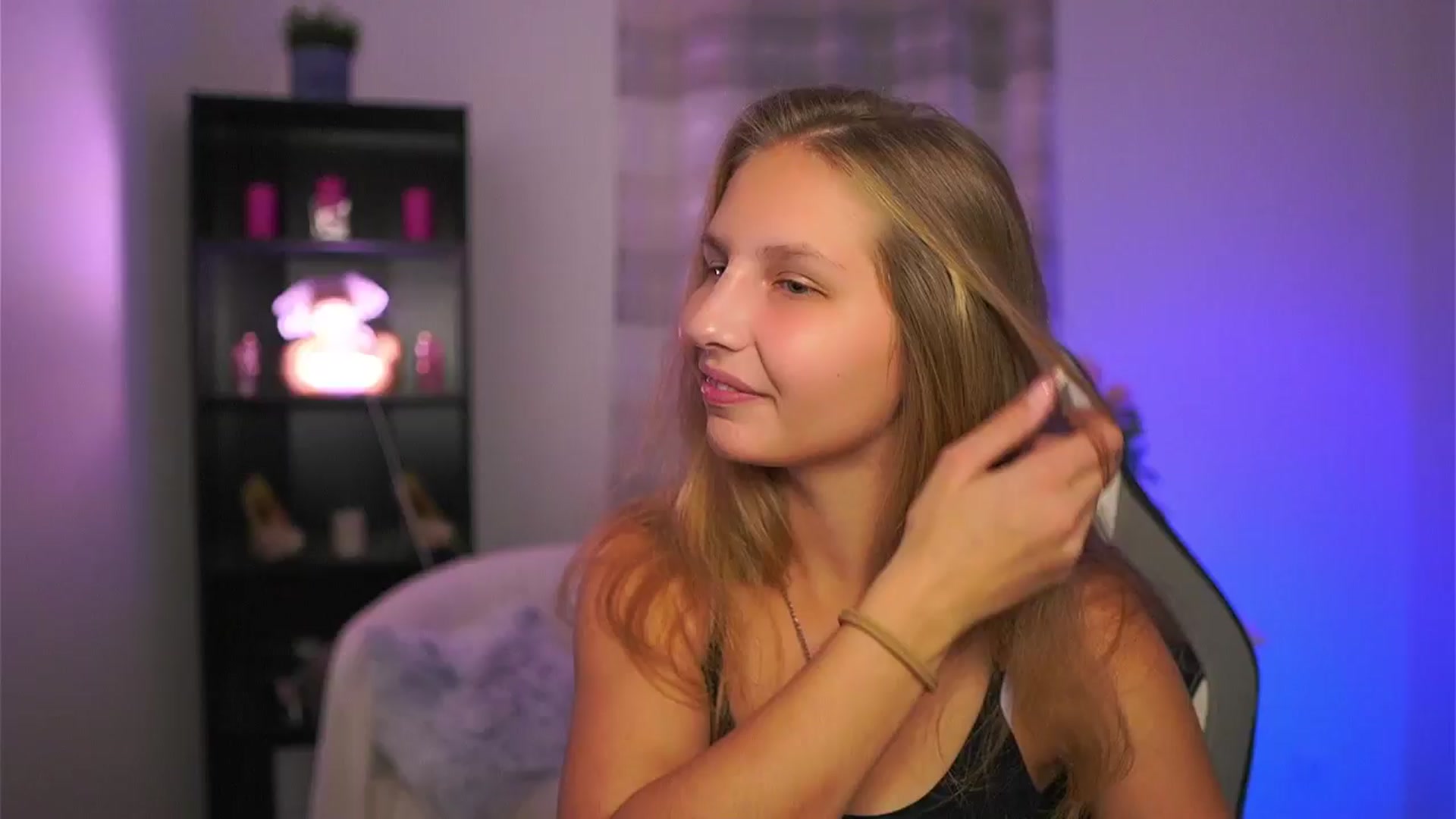 Gallery image thumbnail from Emmie_murray's myfreecams stream on, 11/12/2025, 18:45 image 6 of 20