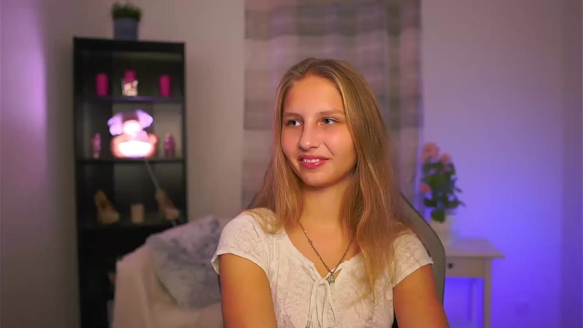 Gallery image thumbnail from Emmie_murray's myfreecams stream on, 11/13/2025, 14:33 image 1 of 20