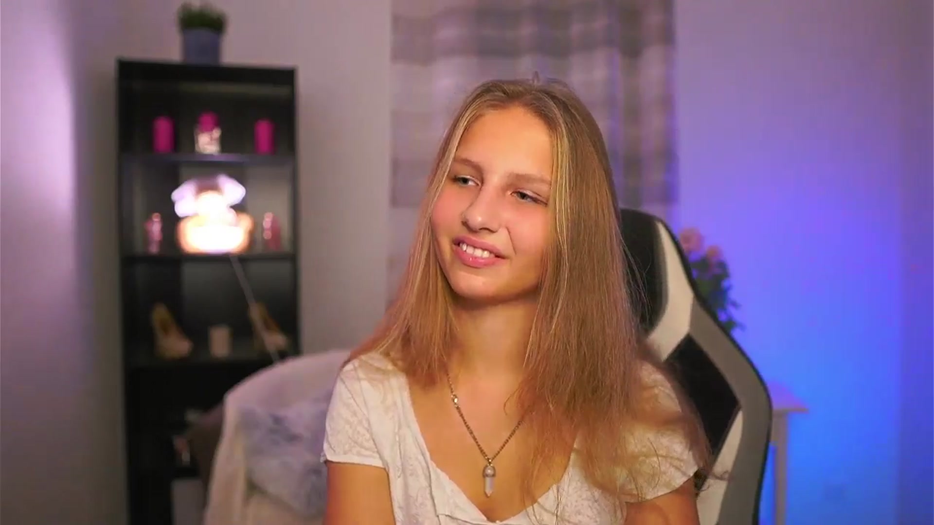 Gallery image thumbnail from Emmie_murray's myfreecams stream on, 11/13/2025, 15:51 image 12 of 20