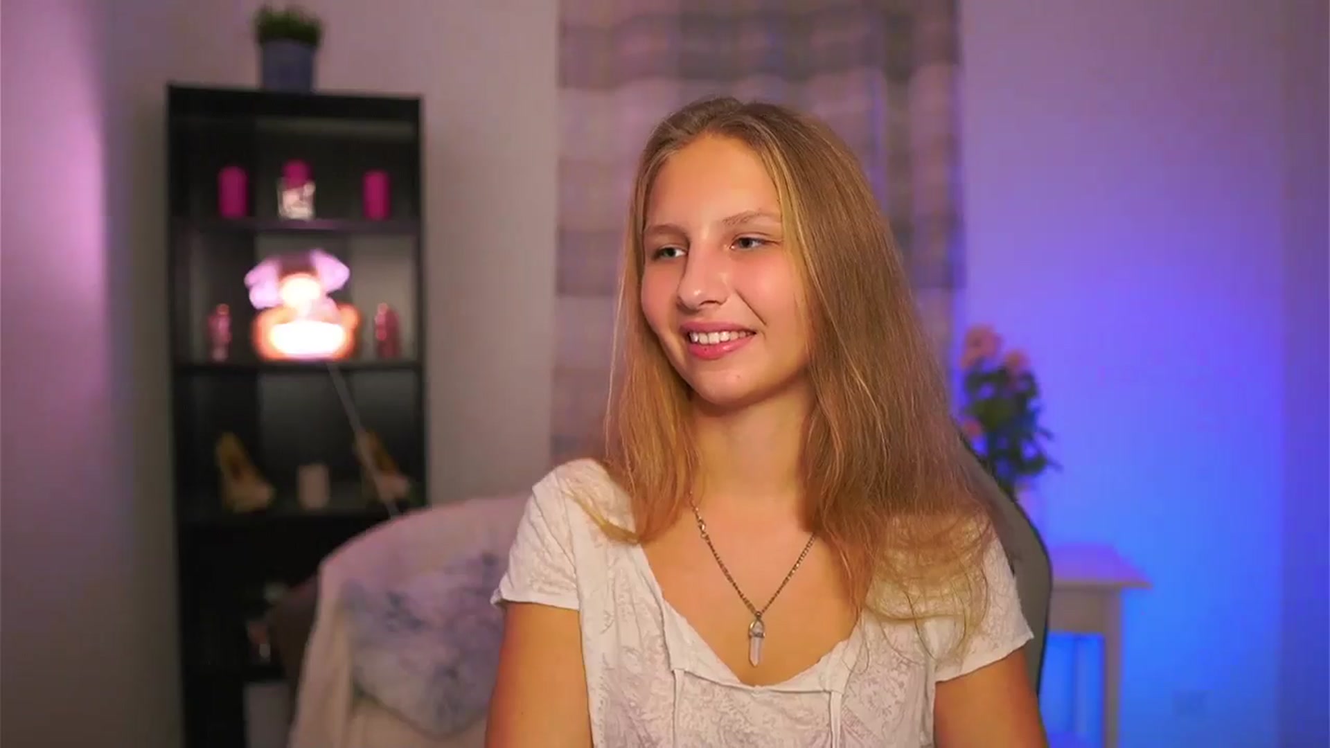 Gallery image thumbnail from Emmie_murray's myfreecams stream on, 11/13/2025, 15:51 image 6 of 20