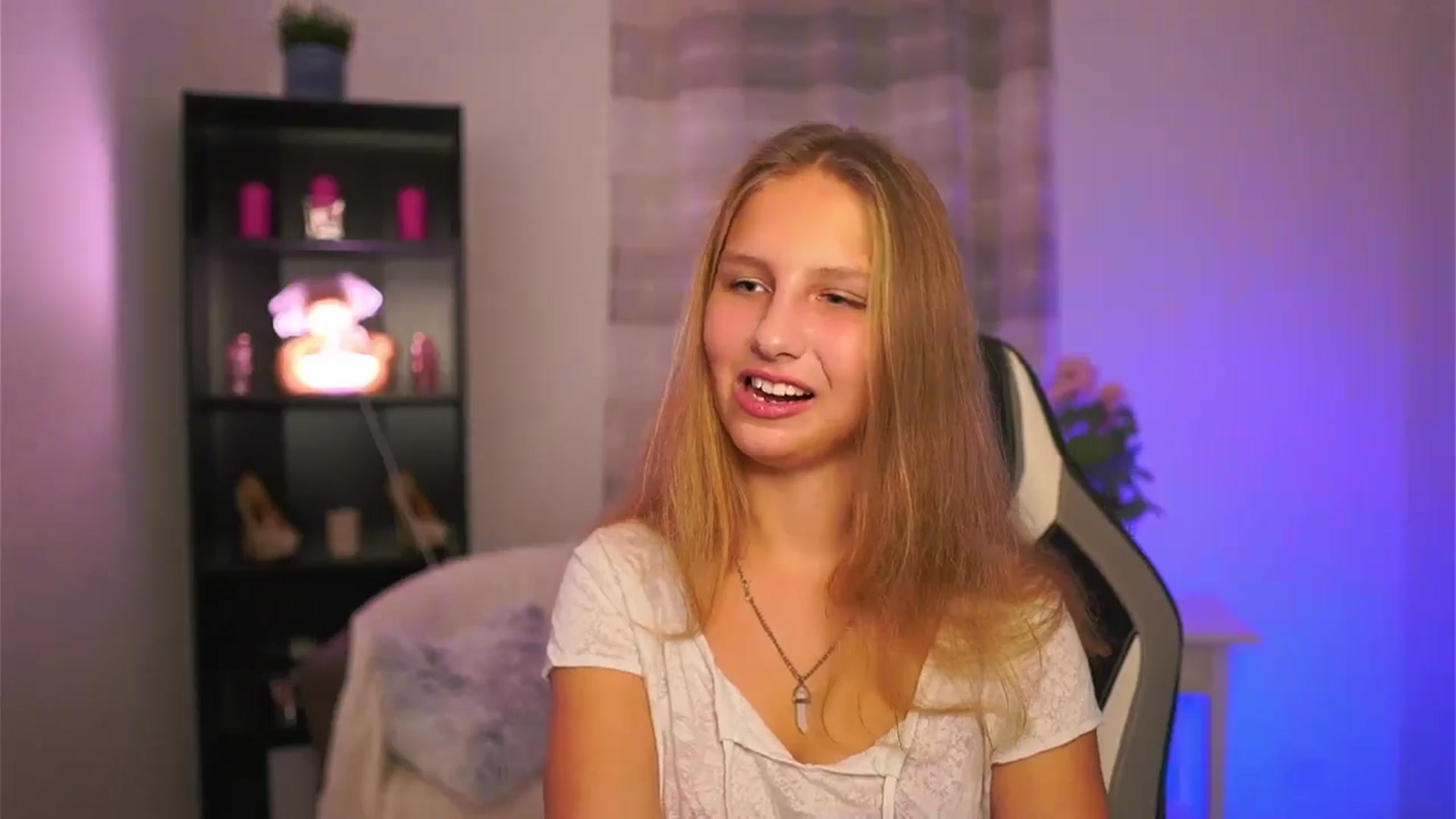 Gallery image thumbnail from Emmie_murray's myfreecams stream on, 11/13/2025, 15:51 image 7 of 20