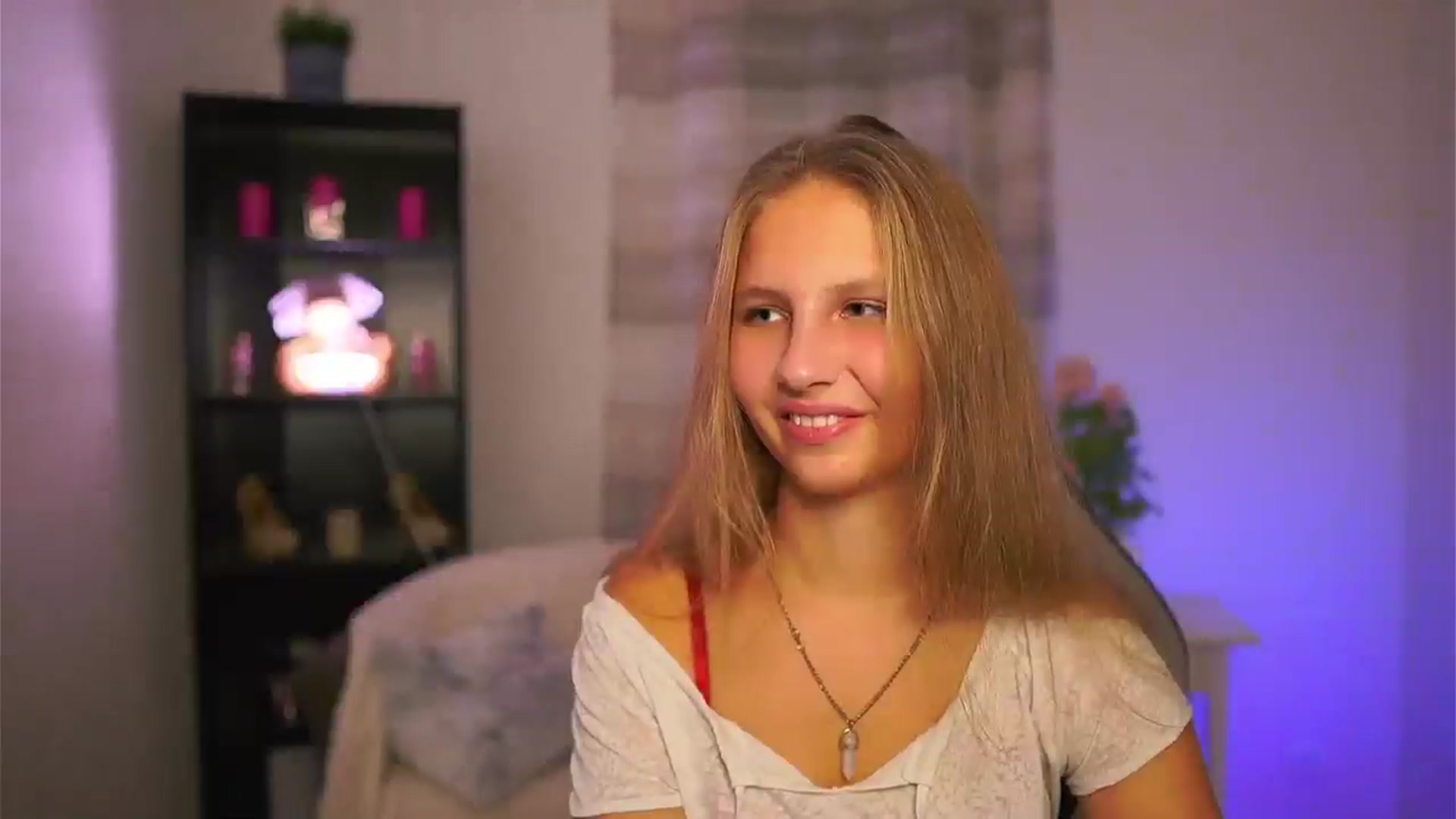 Gallery image thumbnail from Emmie_murray's myfreecams stream on, 11/13/2025, 16:09 image 9 of 20