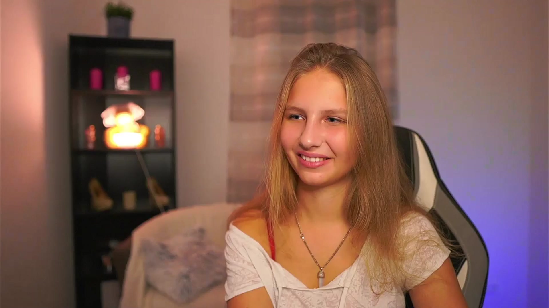 Gallery image thumbnail from Emmie_murray's myfreecams stream on, 11/13/2025, 16:09 image 12 of 20