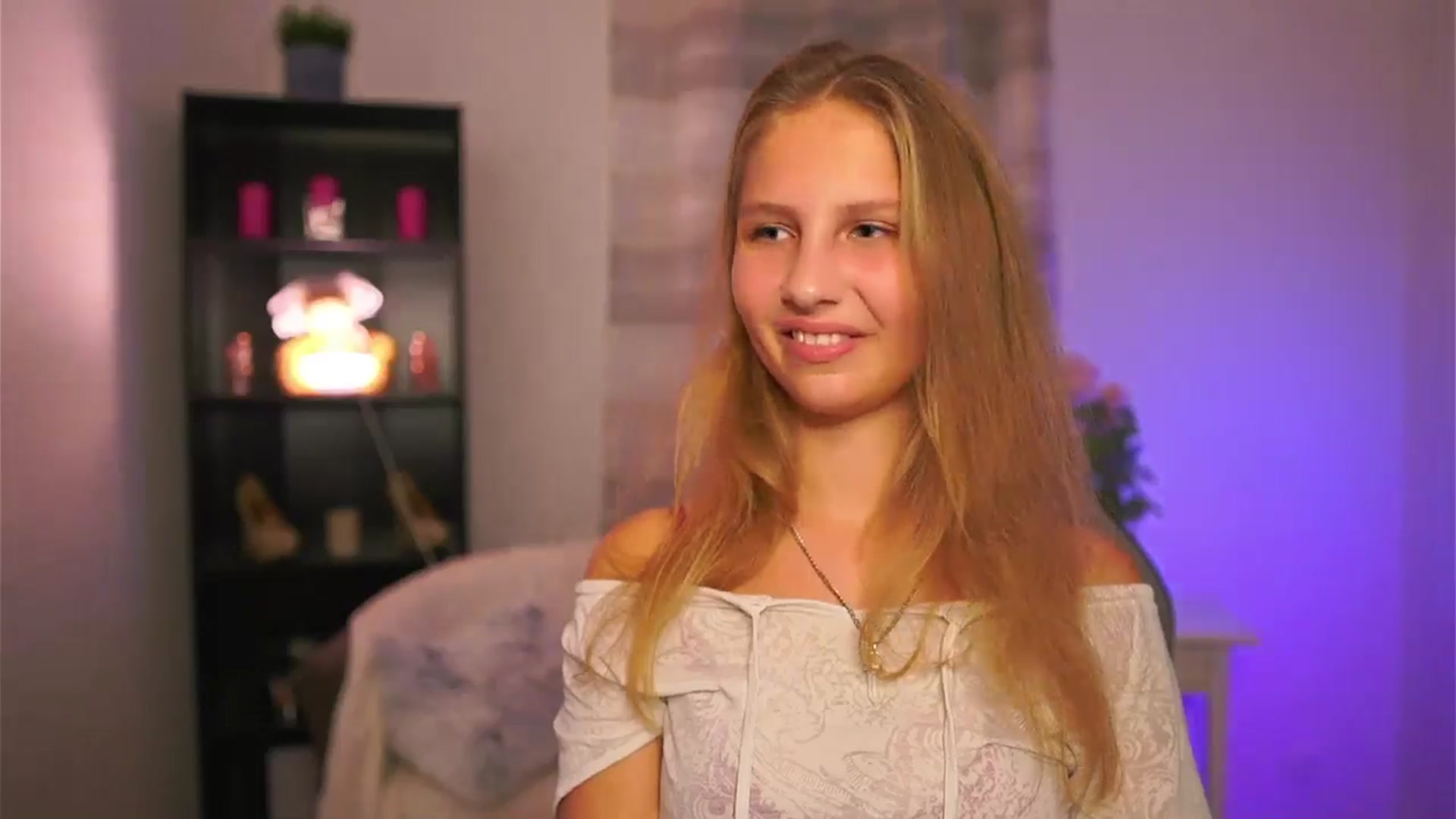 Gallery image thumbnail from Emmie_murray's myfreecams stream on, 11/13/2025, 17:31 image 16 of 20