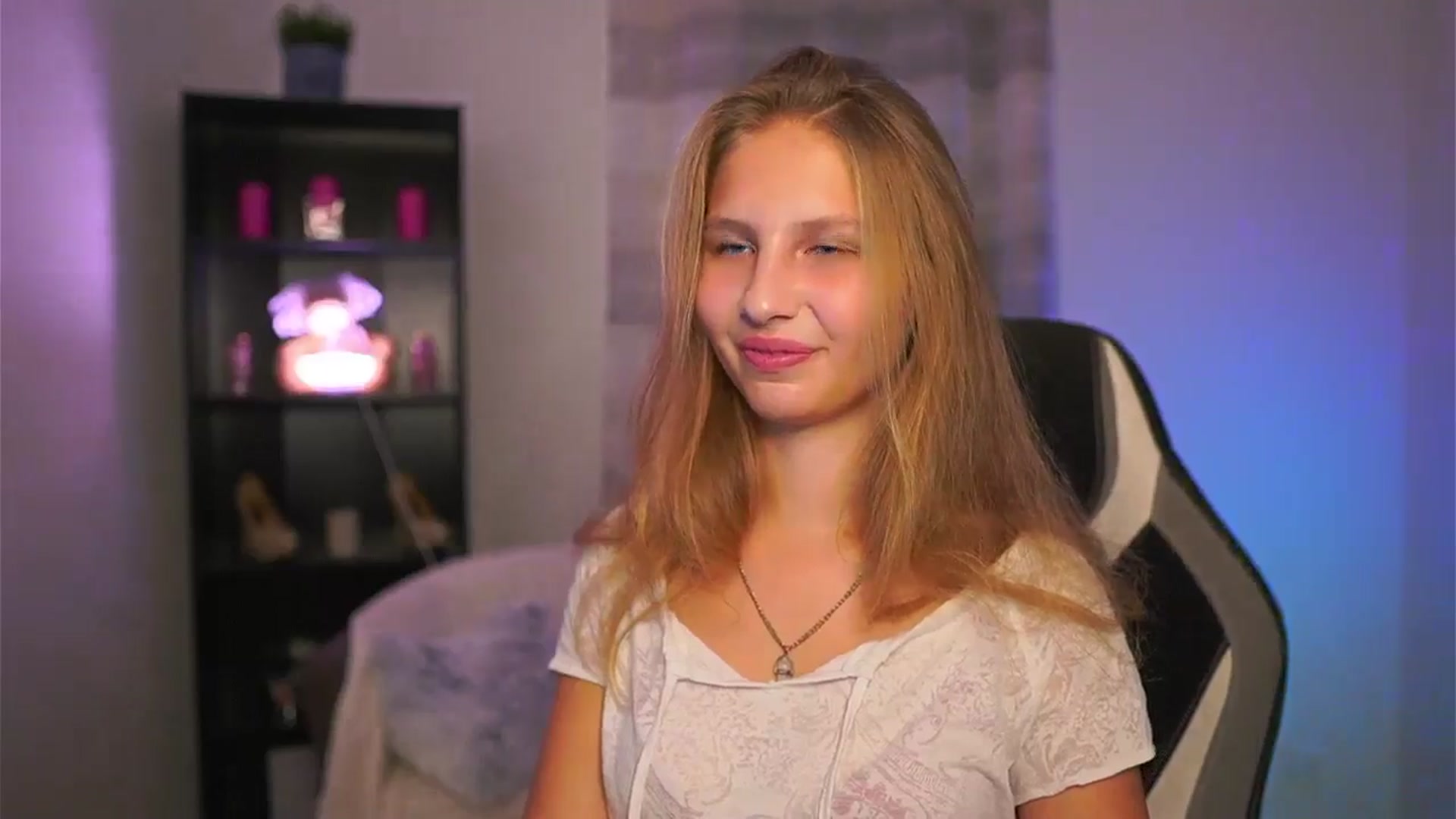 Gallery image thumbnail from Emmie_murray's myfreecams stream on, 11/13/2025, 17:31 image 18 of 20