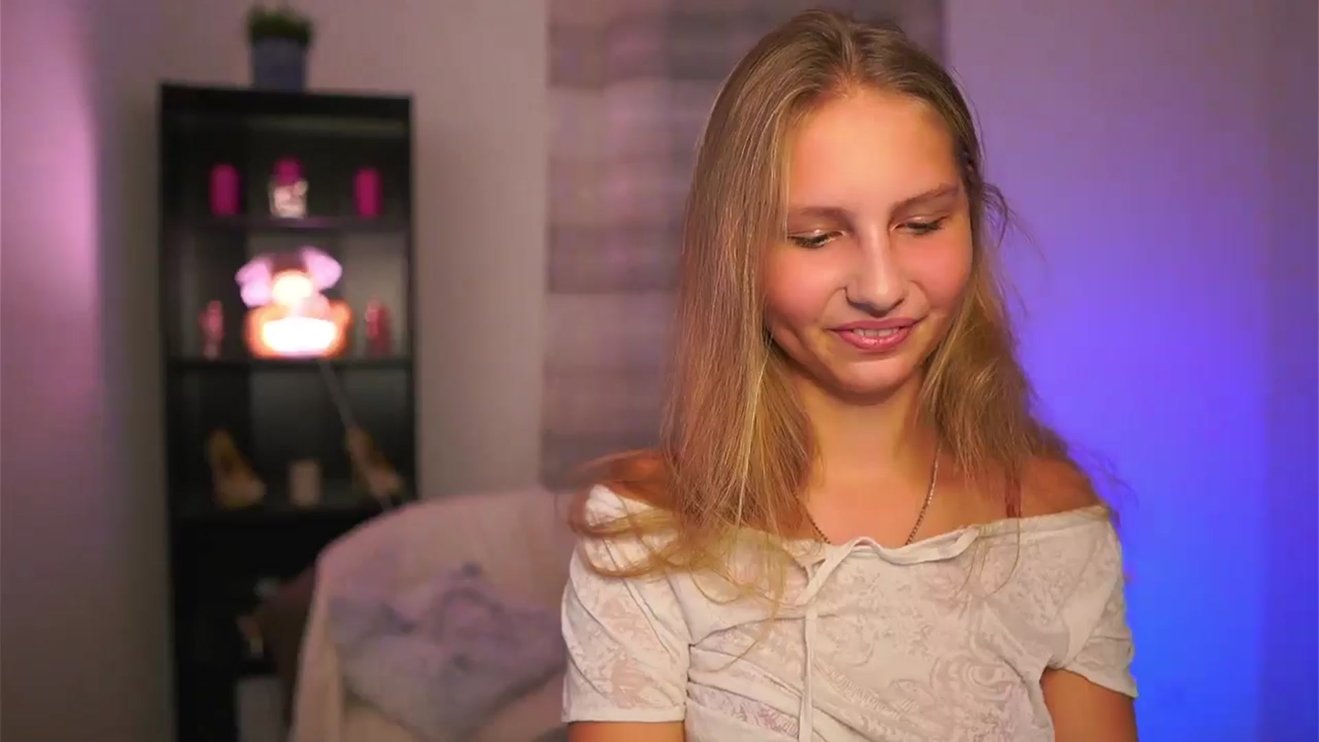 Gallery image thumbnail from Emmie_murray's myfreecams stream on, 11/13/2025, 18:42 image 14 of 20