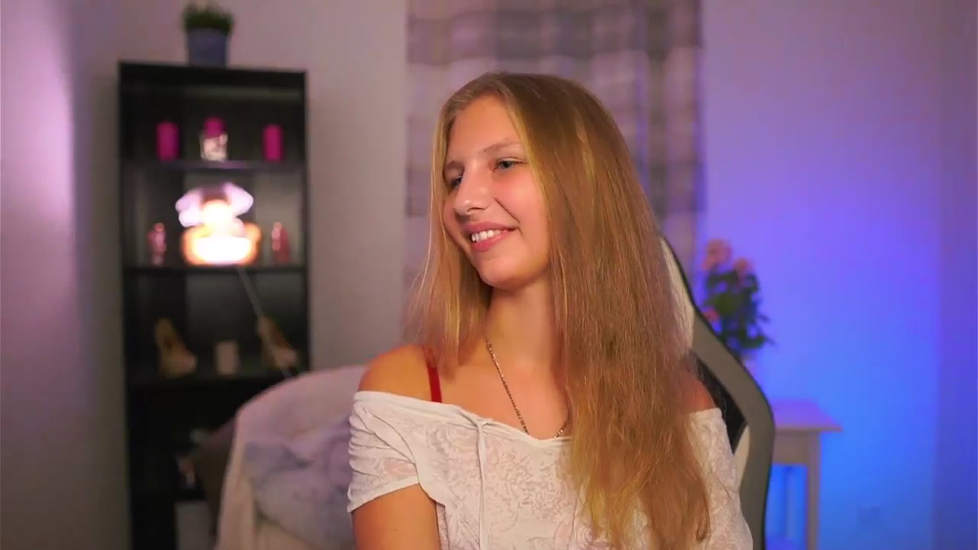 Gallery image thumbnail from Emmie_murray's myfreecams stream on, 11/13/2025, 18:42 image 18 of 20