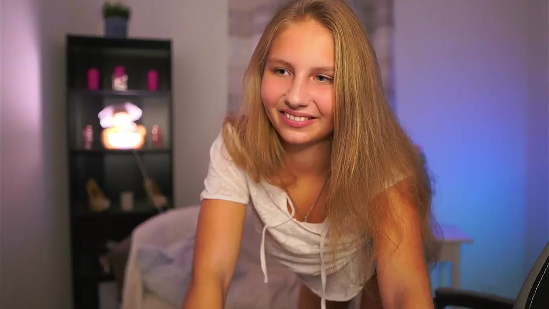 Gallery image thumbnail from Emmie_murray's myfreecams stream on, 11/13/2025, 18:42 image 20 of 20